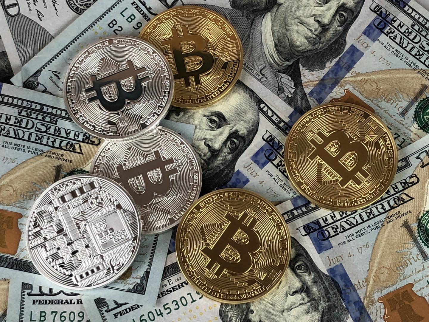 Hyperliquid以7月份 35% 的区块链收入超越 Solana以太坊和BNBChain